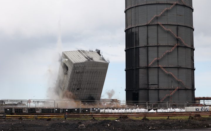 MGL Demolition’s Expert Team Safely Demolishes Screen House