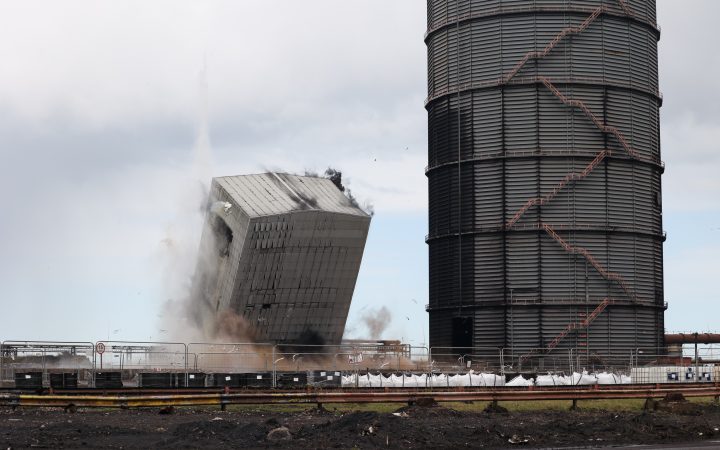 MGL Demolition demolishes the Screen House